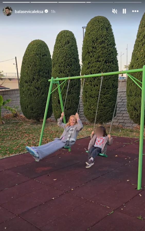 Olivera Balašević sa unukom.jpg