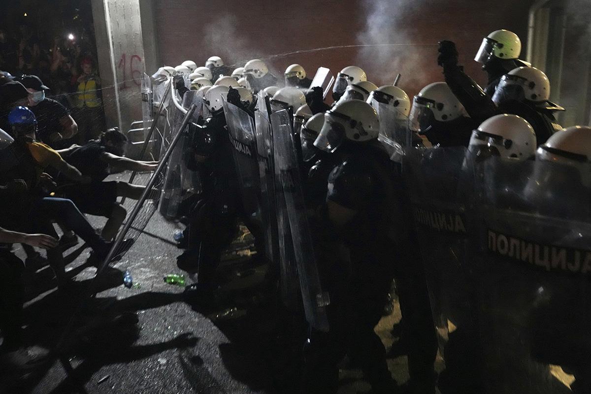 Istina ne bira stranu