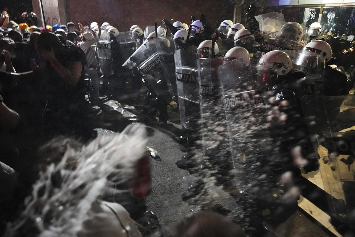 Istina ne bira stranu