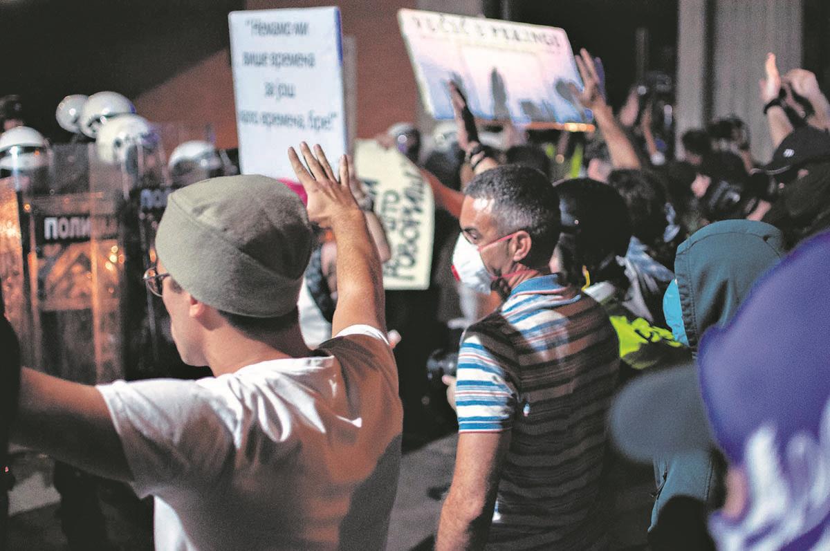 Istina ne bira stranu