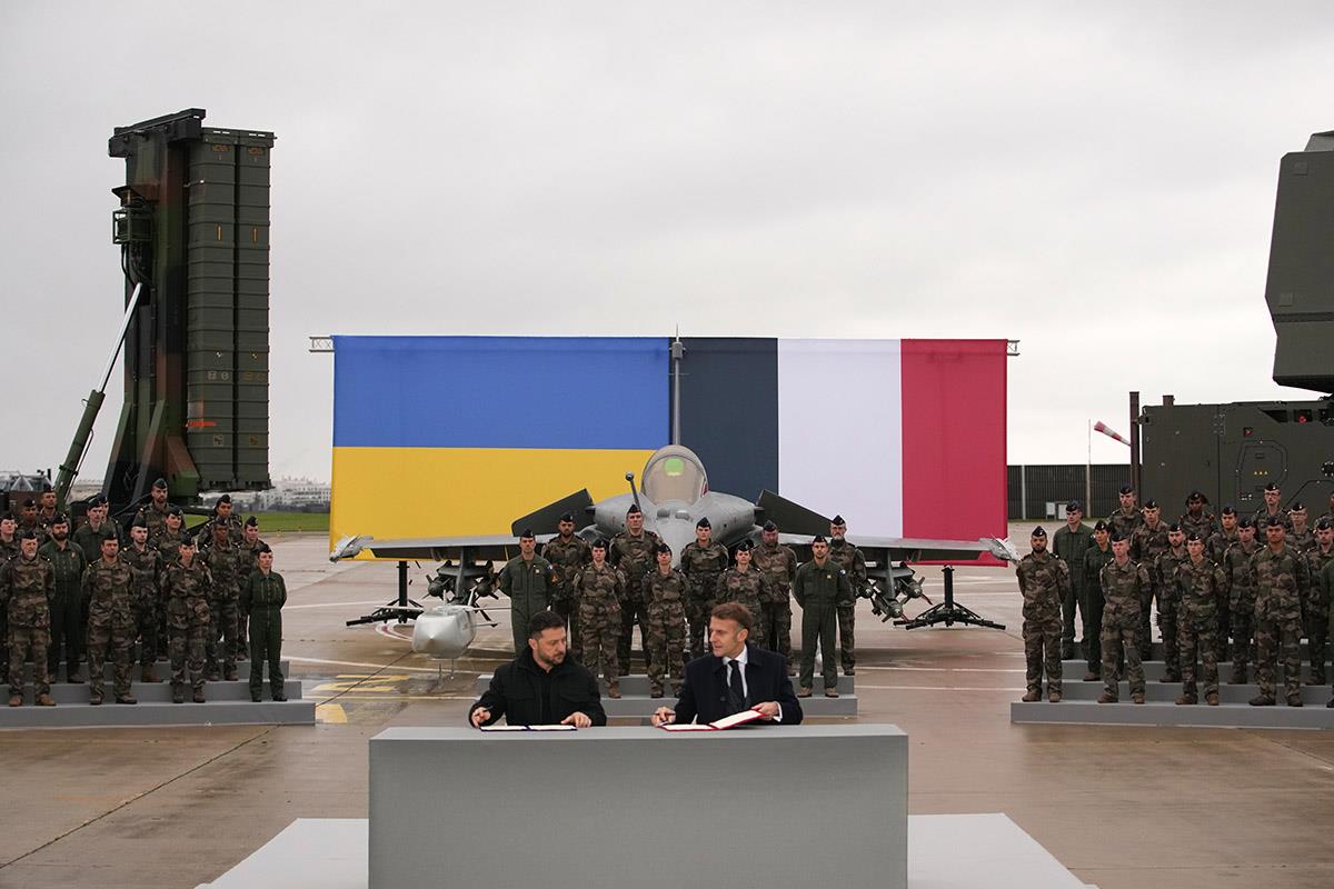 Emanuel Makron Volodimir Zelenski