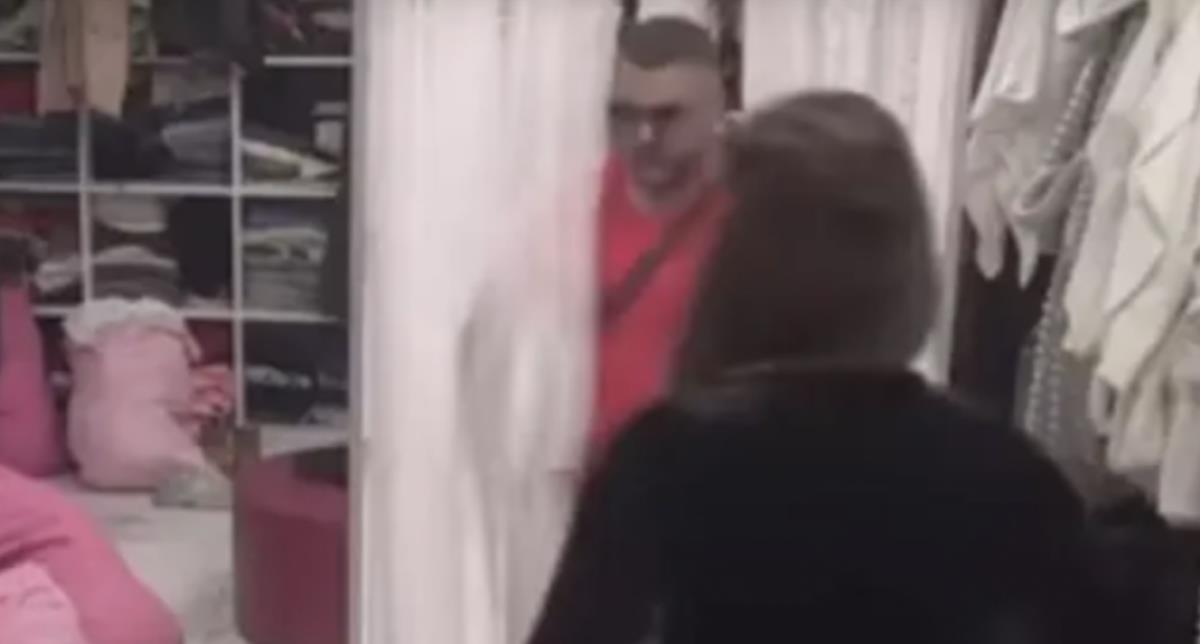 GLEDAOCI BESNI NA ASMINA! TRAŽE NJEGOVU HITNU KAZNU! Evo šta je sada uradio: Neoprostivo