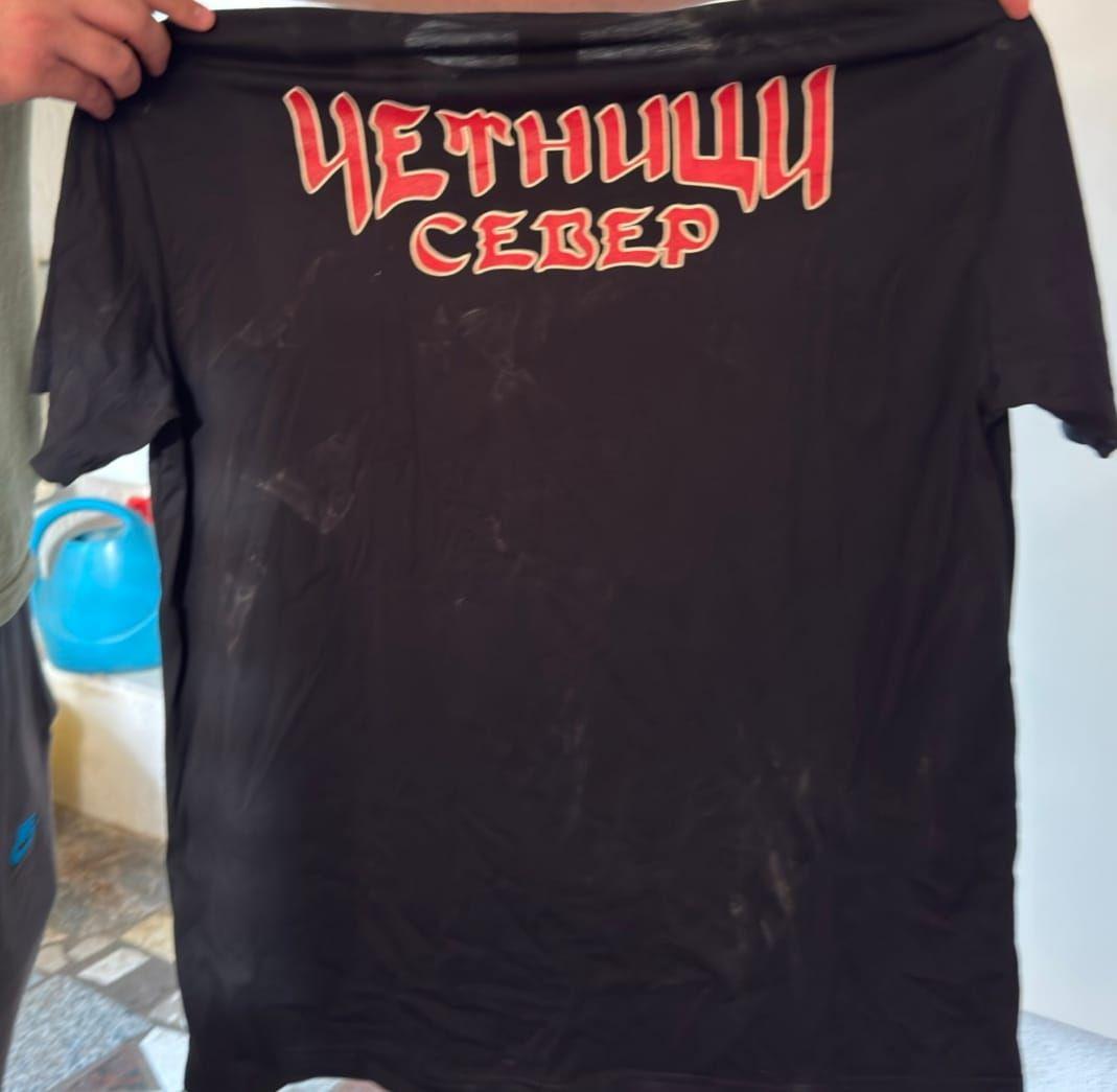 Navijači Rumunije, šajkače, kokarde