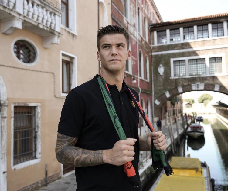 Filip Stanković kao golman Venecije