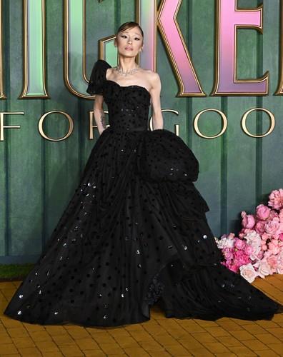 Arijana Grande na premijeri filma Wicked: For Good u Londonu