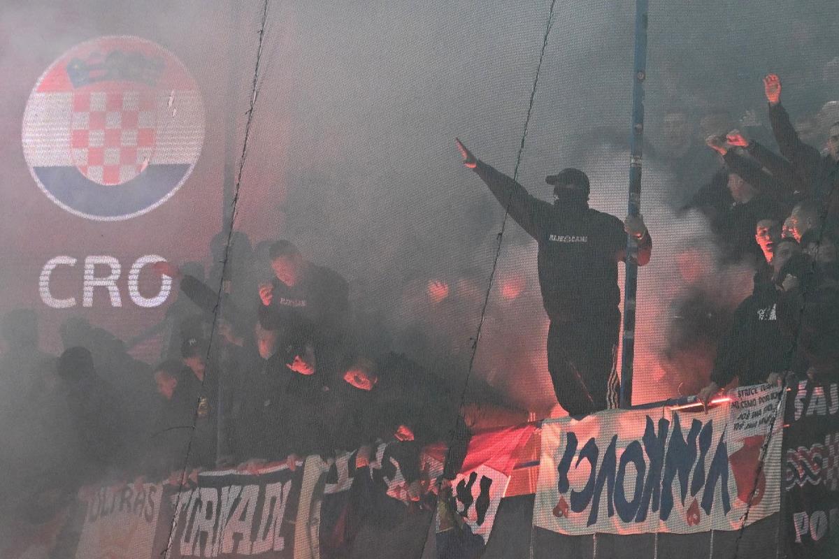 Navijači Hrvatske prave incidente u Podgorici