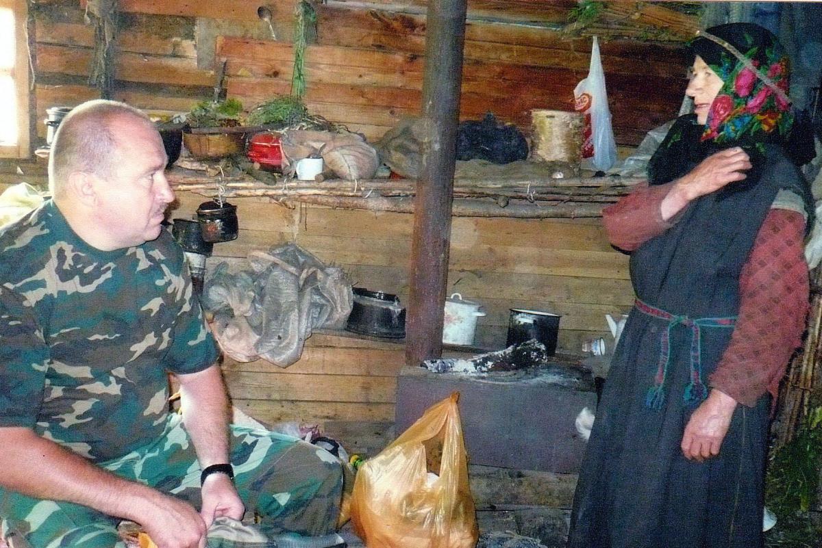 Porodica Likov u sibirskoj tajgi. Agafija Likov je poslednji preživeli član porodice.