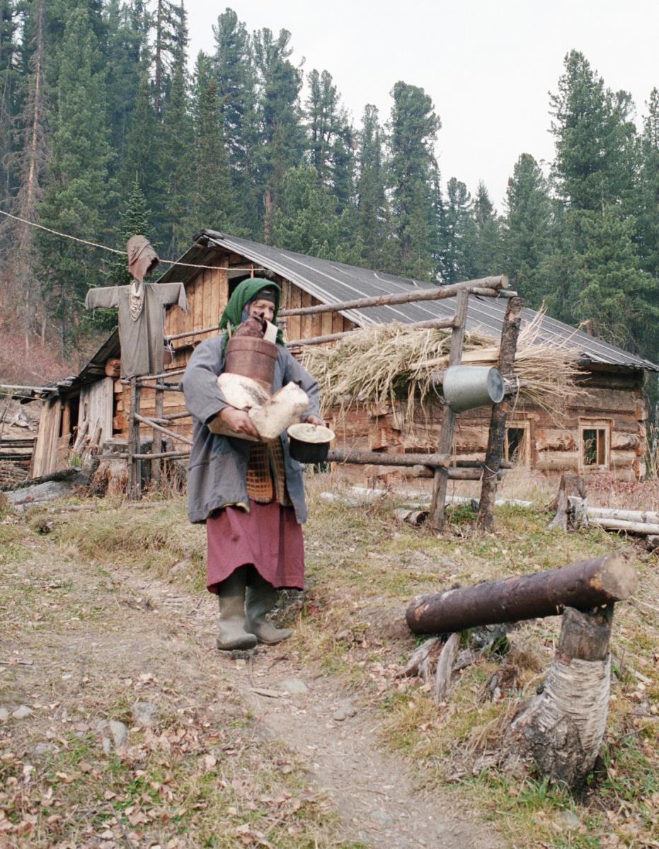 Porodica Likov u sibirskoj tajgi. Agafija Likov je poslednji preživeli član porodice.