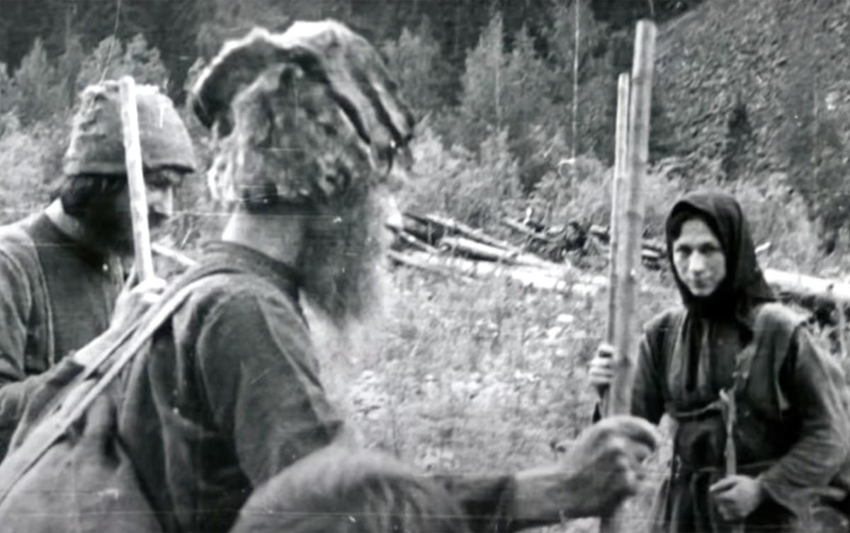 Porodica Likov u sibirskoj tajgi tokom 1980-ih. Agafija Likov je poslednji preživeli član porodice
