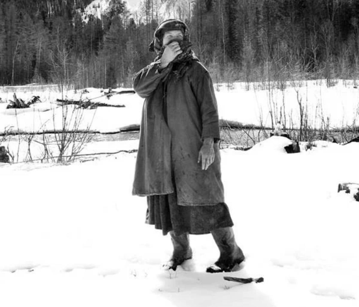 Porodica Likov u sibirskoj tajgi tokom 1980-ih. Agafija Likov je poslednji preživeli član porodice