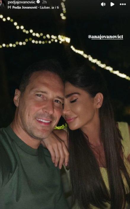 ŠTA JEDE OVA ŽENA? Tri porođaja i trbušnjaci na stomaku: Vidi se i što ne bi smelo! Pevačeva supruga usijala mreže novom objavom