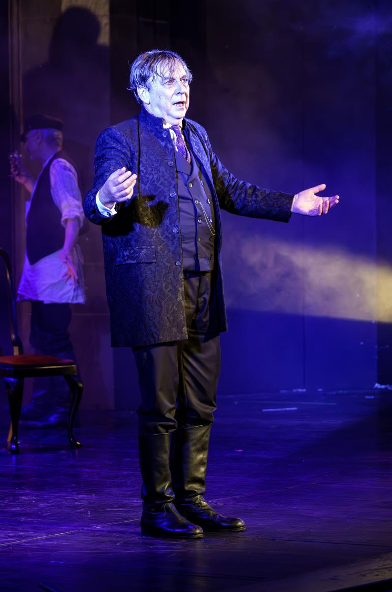 Gospodin ucizmama od dima. foto Milan Djačić 4.jpg