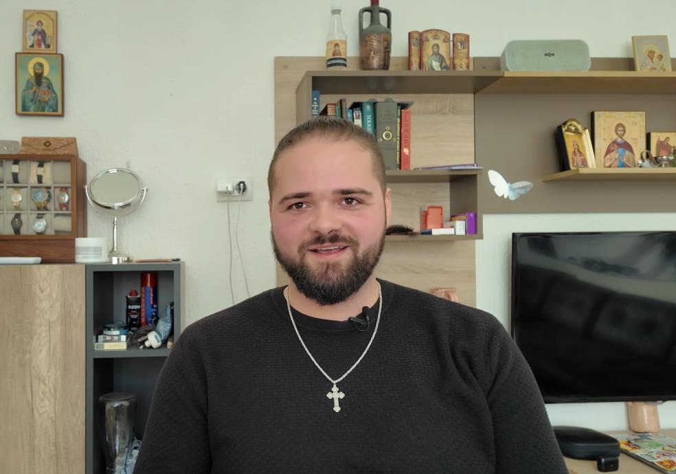 Amerikanac Bejzil tokom intervjua o životu u Srbiji (4).png