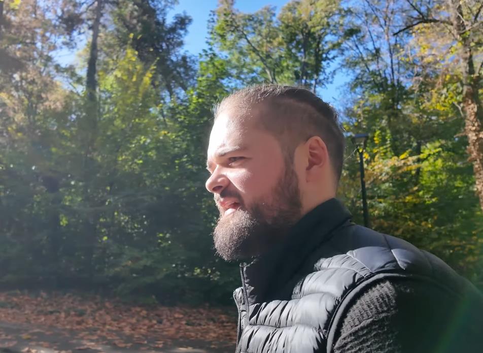 Bejzil šeta Beogradom i govori o prvim utiscima (2).png