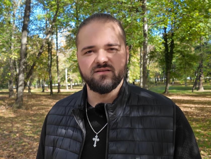 Bejzil šeta Beogradom i govori o prvim utiscima (1).png