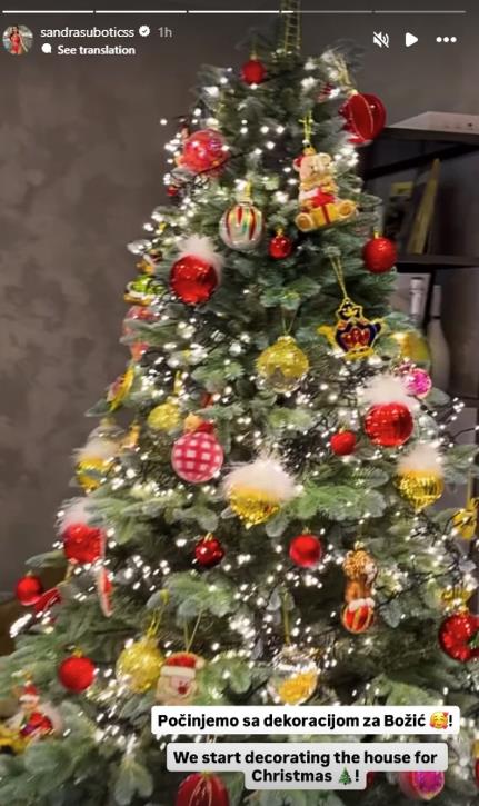 Aleksandra Subotić ukrasila okitila jelku