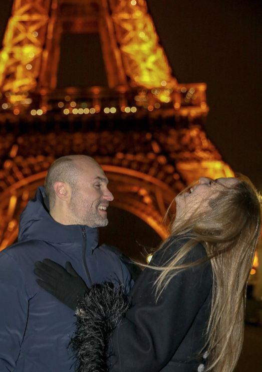 Aca Sofronijević i Kosana Sofronijević ispred Ajfelovog tornja