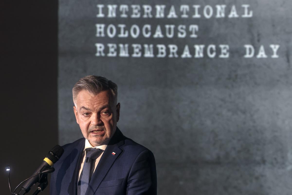 Kšištof Krajevski  Krzysztof Krajewski