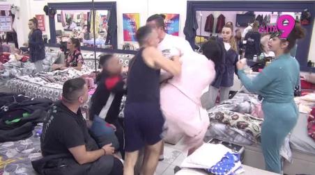 TERZA PRIZNAO DA JE BIO INTIMAN SA TEODOROM Delićeva varala Bebicu sa njim: Macanović krenuo da nasrće na njega, cimeri ga jedva obuzdali