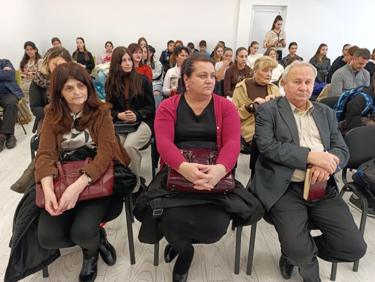 Mnogobrojna publika na književnom matineu u Varvarinu.jpg