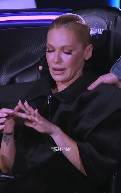 Nataša Bekvalac plače