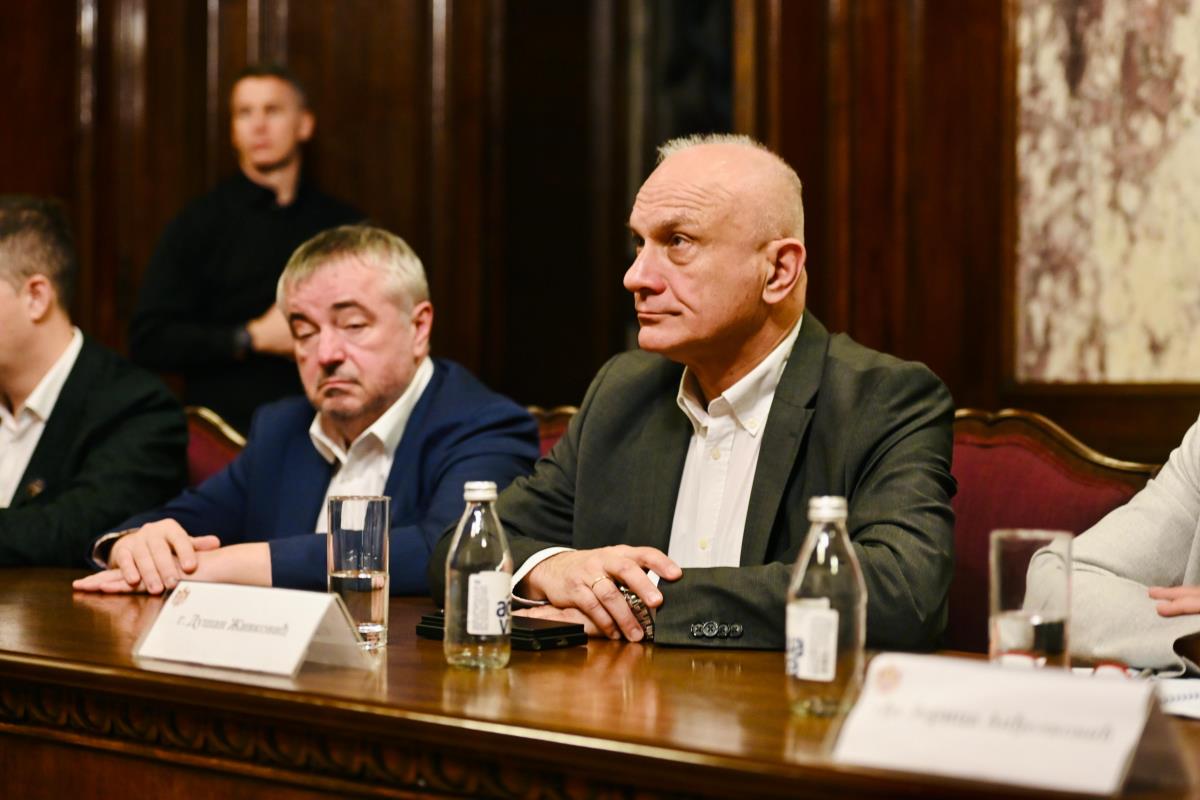 Aleksandar Vučić NIS sastanak (1).jpg