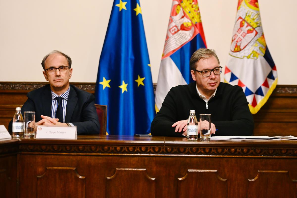 Aleksandar Vučić NIS sastanak (3).jpg