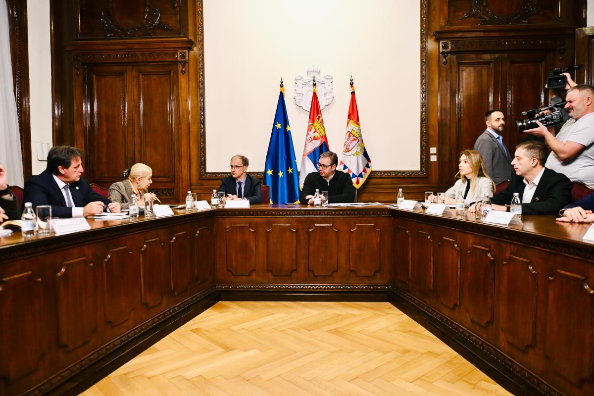 Aleksandar Vučić NIS sastanak (10).jpg