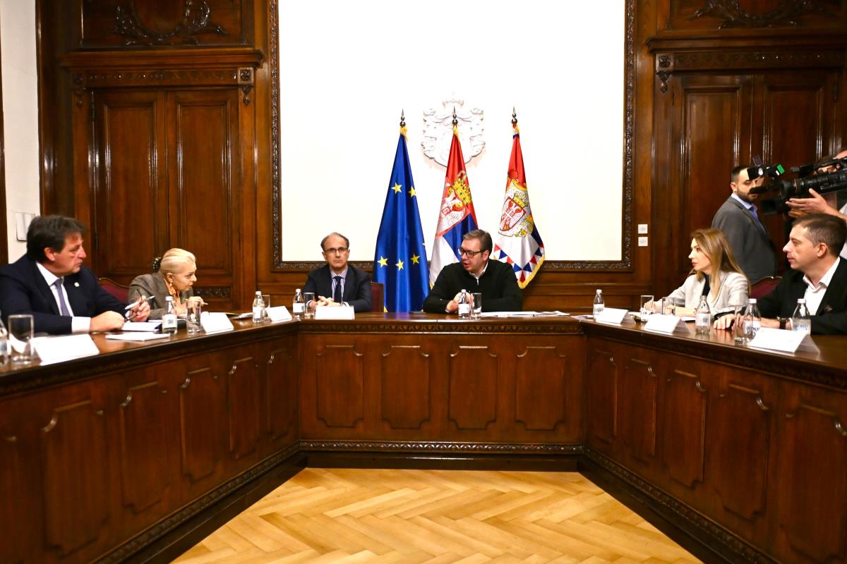 Aleksandar Vučić NIS sastanak (13).jpg