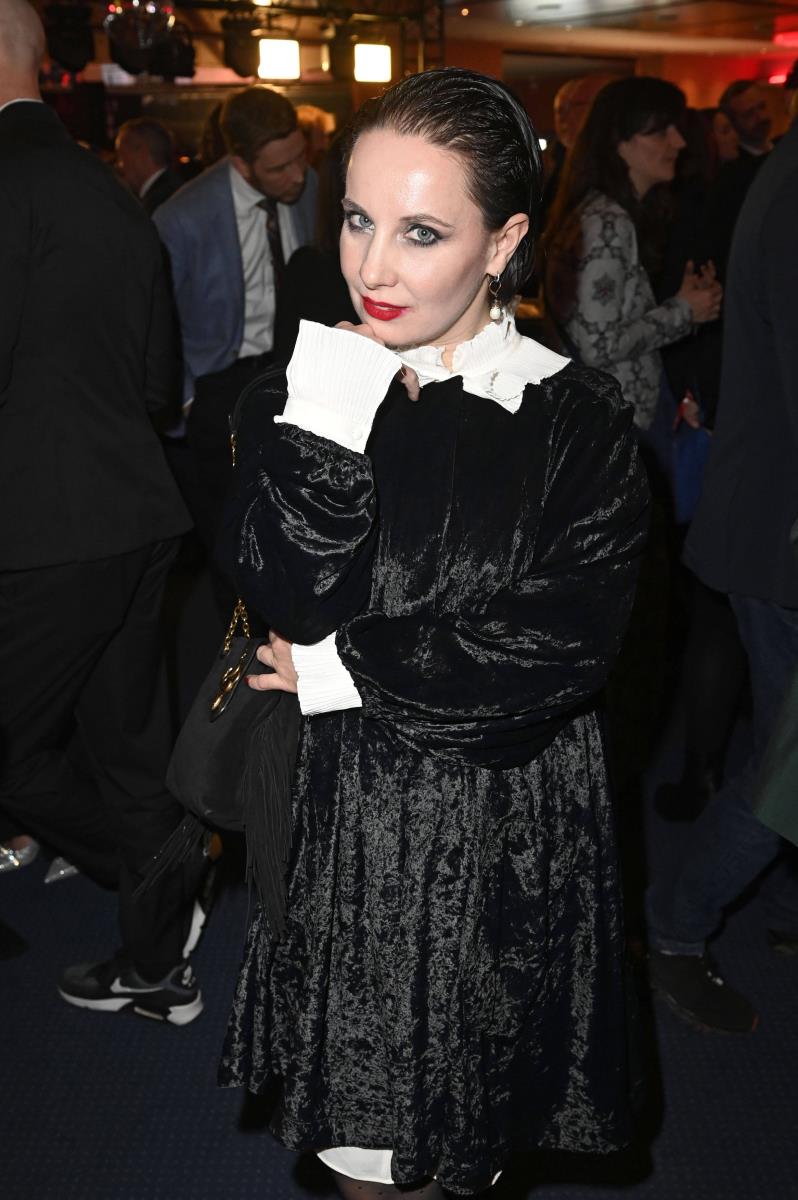 Hana Lakomi, eskort dama