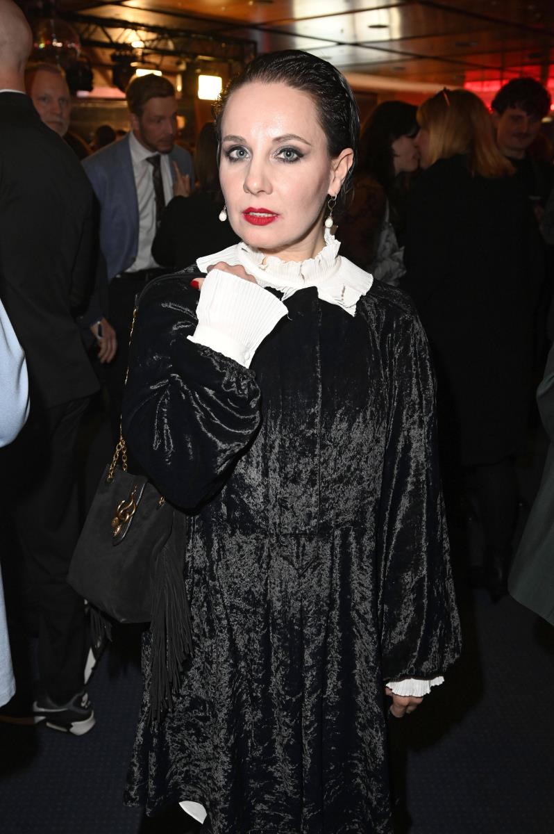 Hana Lakomi, eskort dama