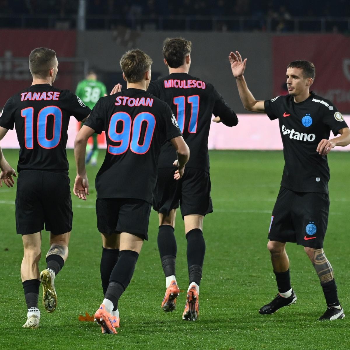 Fudbaleri FCSB se raduju golu