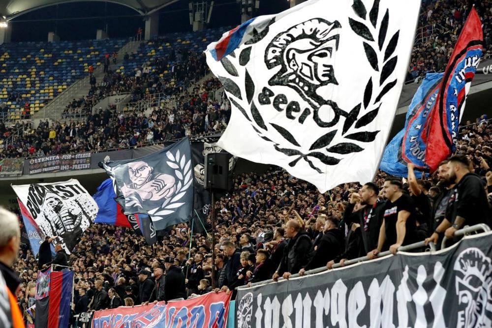 Navijači FCSB na utakmici protiv Bolonje u Ligi Evrope 2025