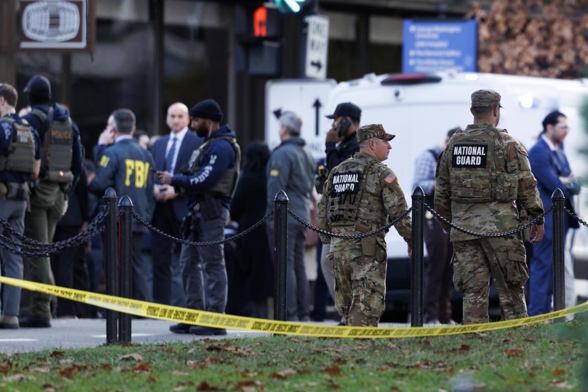 Pucnjava bela kuca01 EPA Will Oliver.jpg