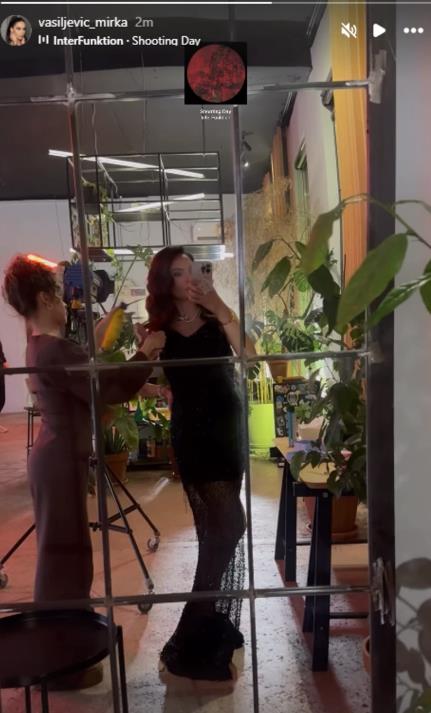 Mirka Vasiljević u crnoj haljini od čipke