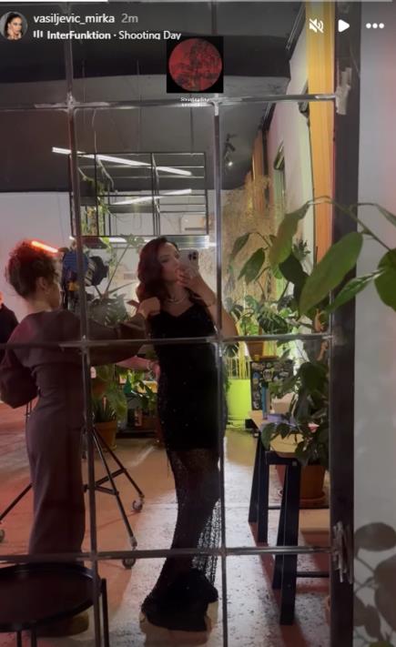 Mirka Vasiljević u crnoj haljini od čipke