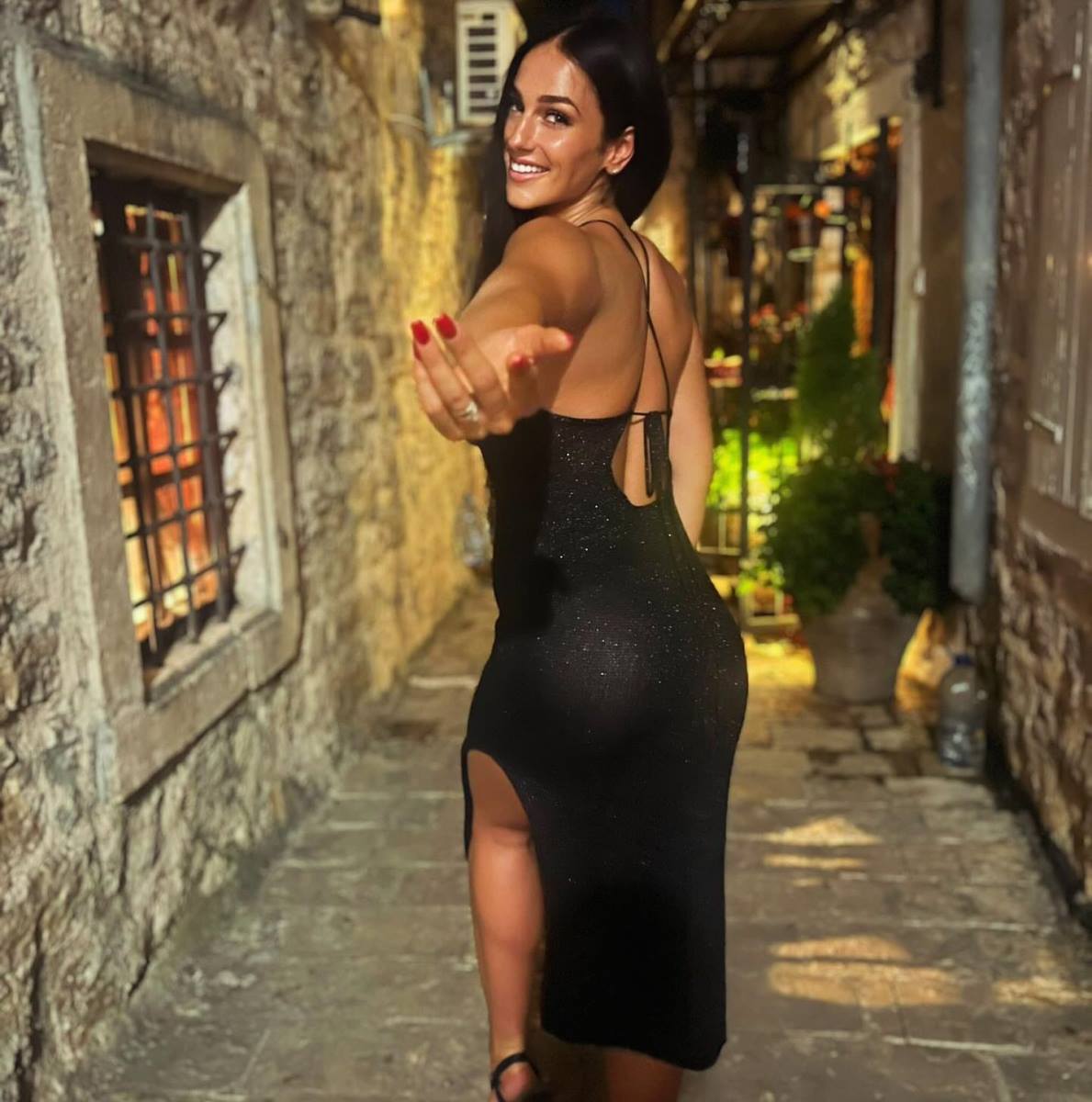 Sara Garović srpska rukometašica na letovanju u Crnoj Gori