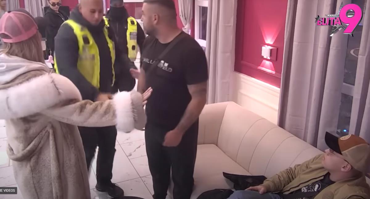 ASMIN NASRNUO NA CIMERA TOKOM REKLAMA, OBEZBEĐENJE ULETELO U KUĆU Uneo mu se u facu i zapretio, svi u šoku