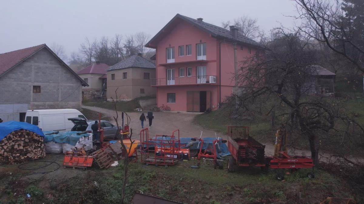 1764422423IVANJICA-PORODICA-BIZNIS-FOTORINA (11).jpg