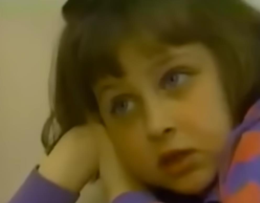 Bet Tomas je najjezivija devojčica na svetu (2).png