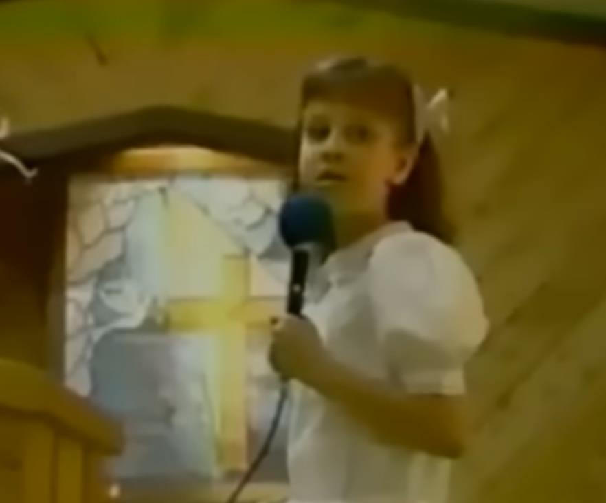 Bet Tomas je najjezivija devojčica na svetu (3).png