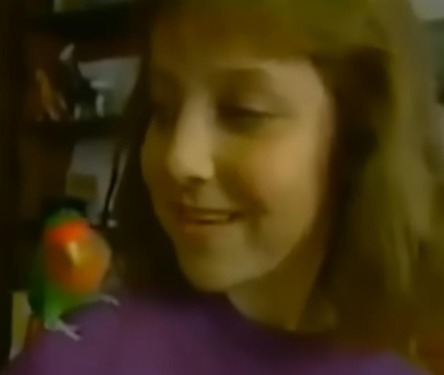 Bet Tomas je najjezivija devojčica na svetu (6).png