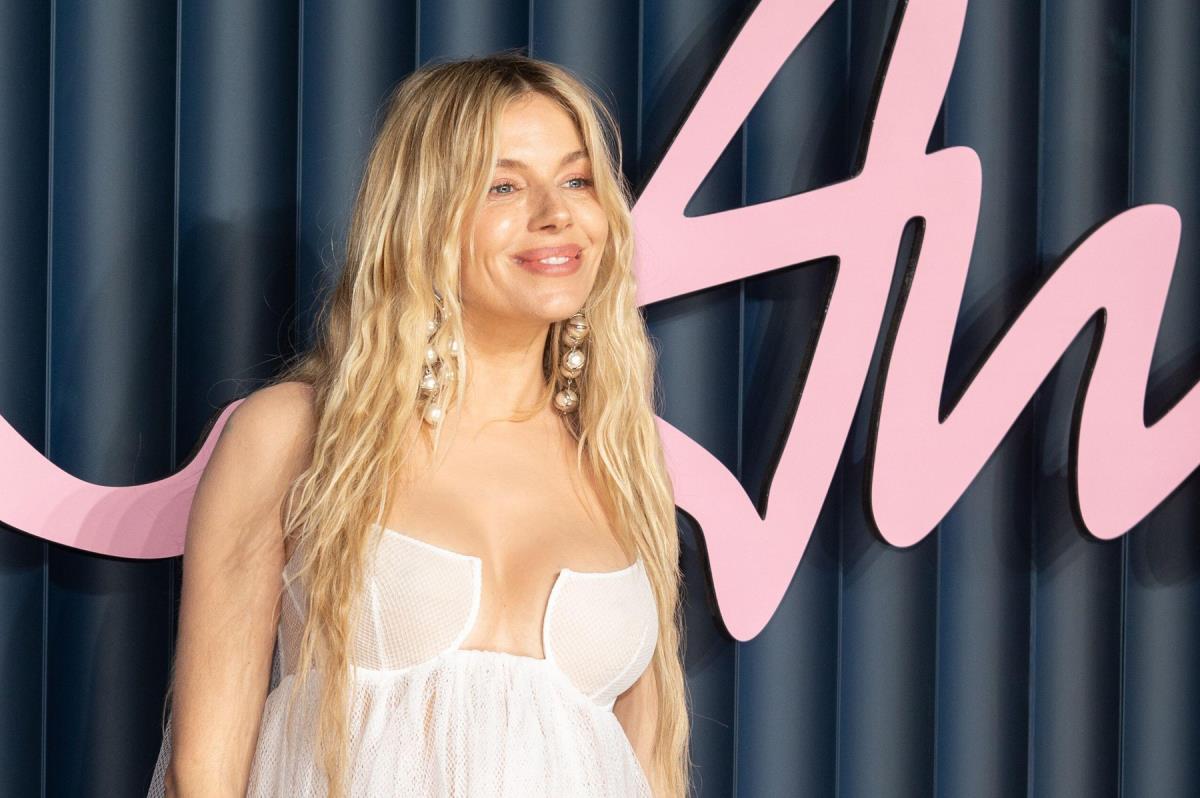 Sijena Miler na dodeli Britanskih modnih nagrada u Londonu