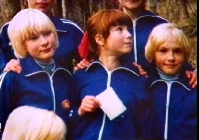 Ben Šenton i deca iz kulta Porodica.jpg