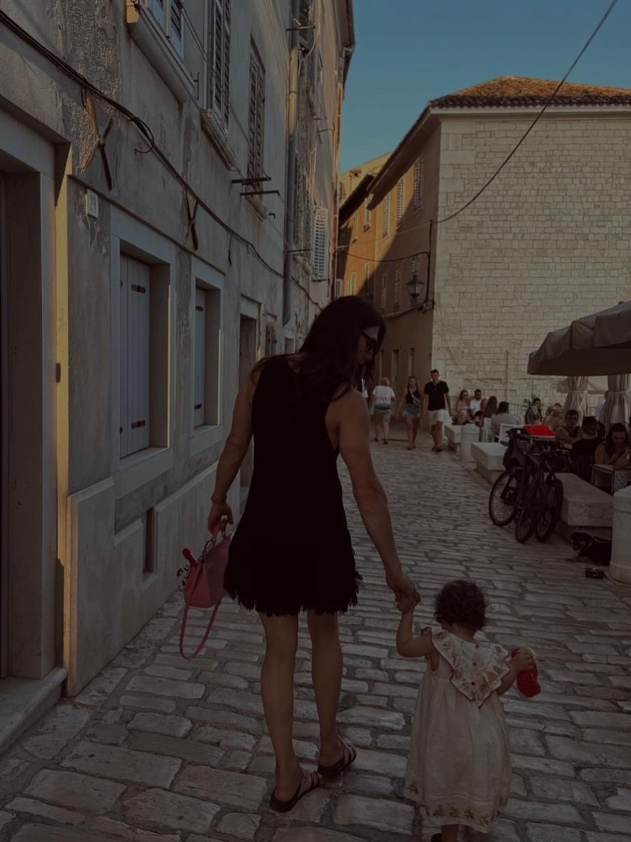 Jovana Skrobić srpska rukometašica sa ćerkicom Nikol na odmoru