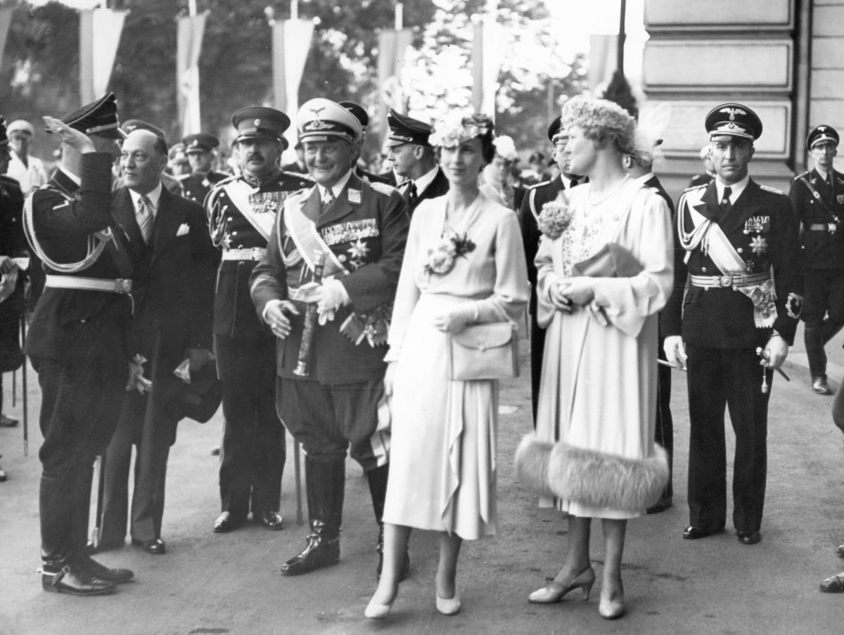 Kneginja Olga Karađorđević prilikom zvanične posete Nemačkoj 1939. godine