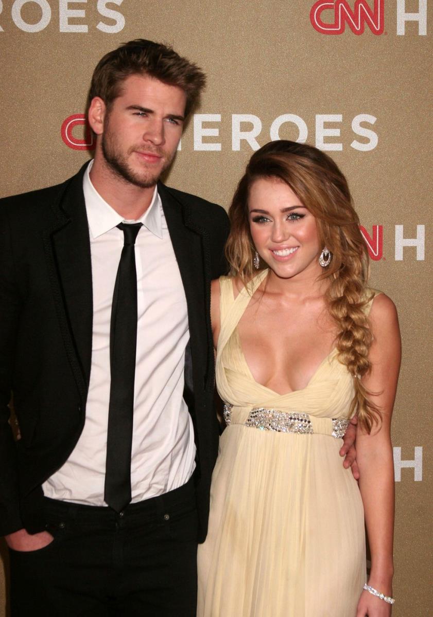 Majli Sajrus, Lijam Hemsvort