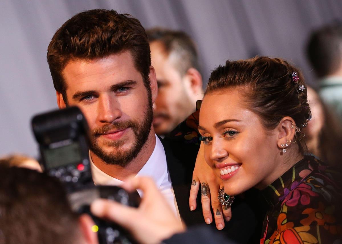 Majli Sajrus, Lijam Hemsvort