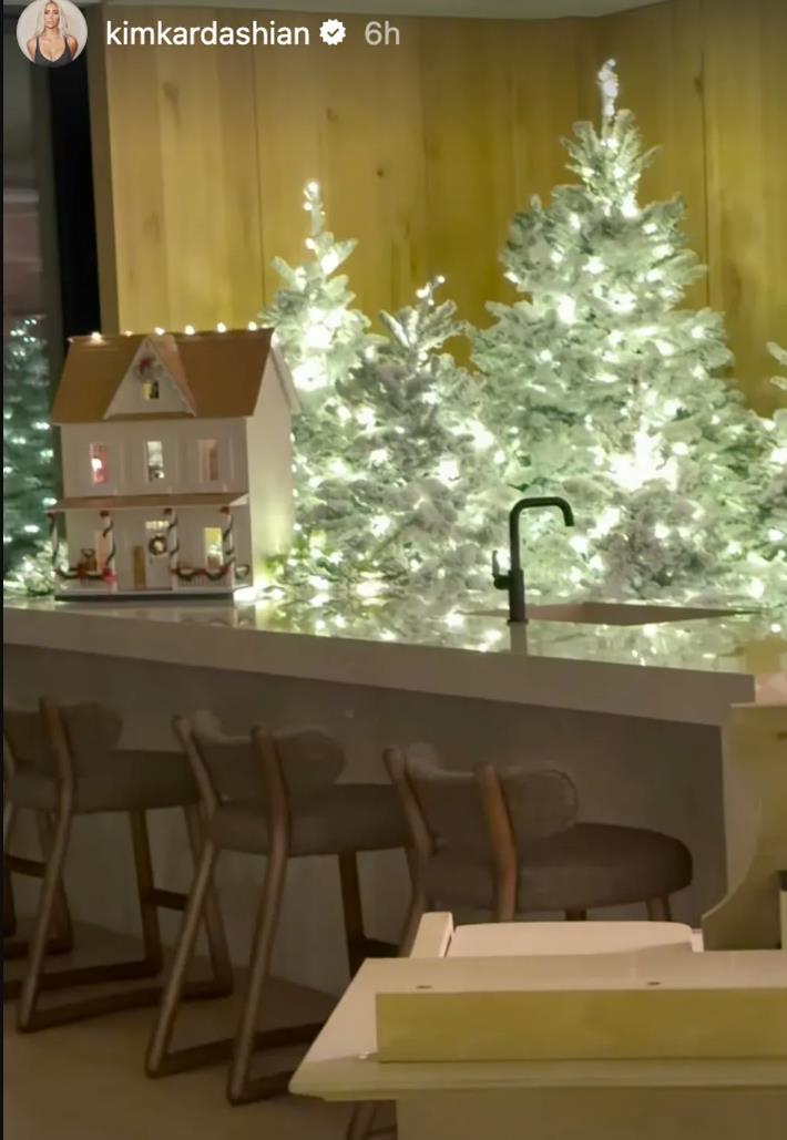 Kim Kardašijan i novogodišnja dekoracija