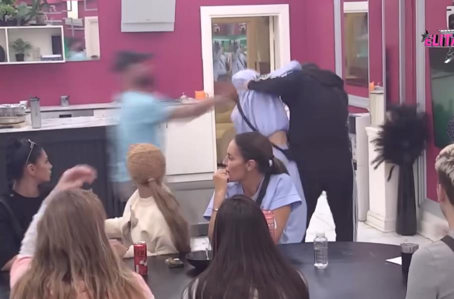 Tuča Aneli Ahmić i Asmina Gurdžića